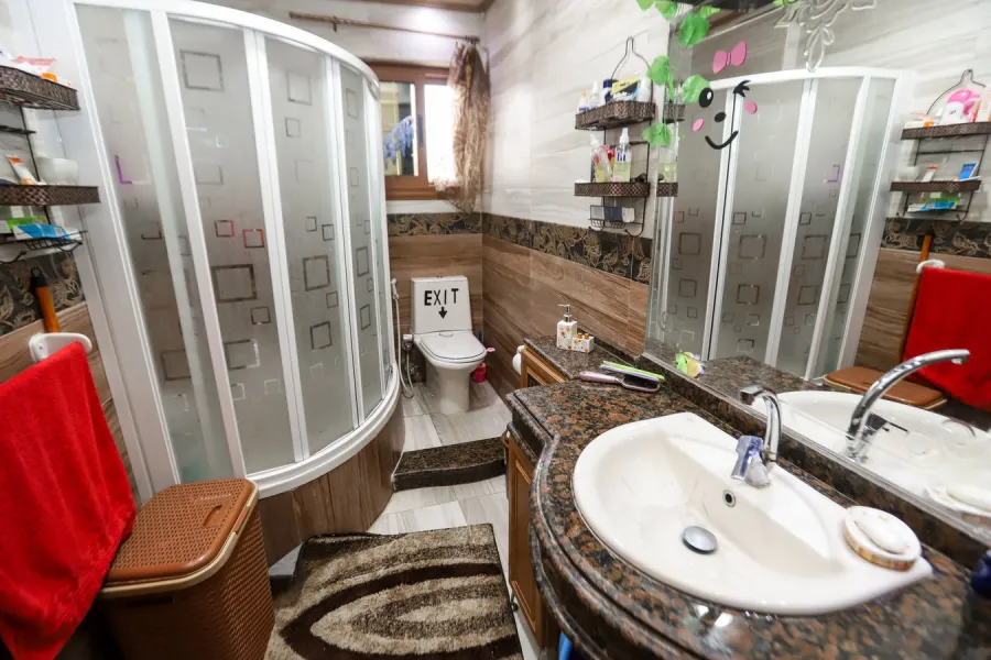 شقة للبيع 200م رشدي (متفرع من ش رشدى باشا)