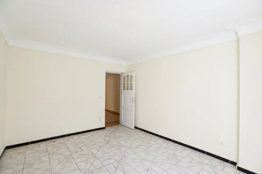 شقة للبيع 265 م العصافرة ( ش جمال عبد الناصر ) -