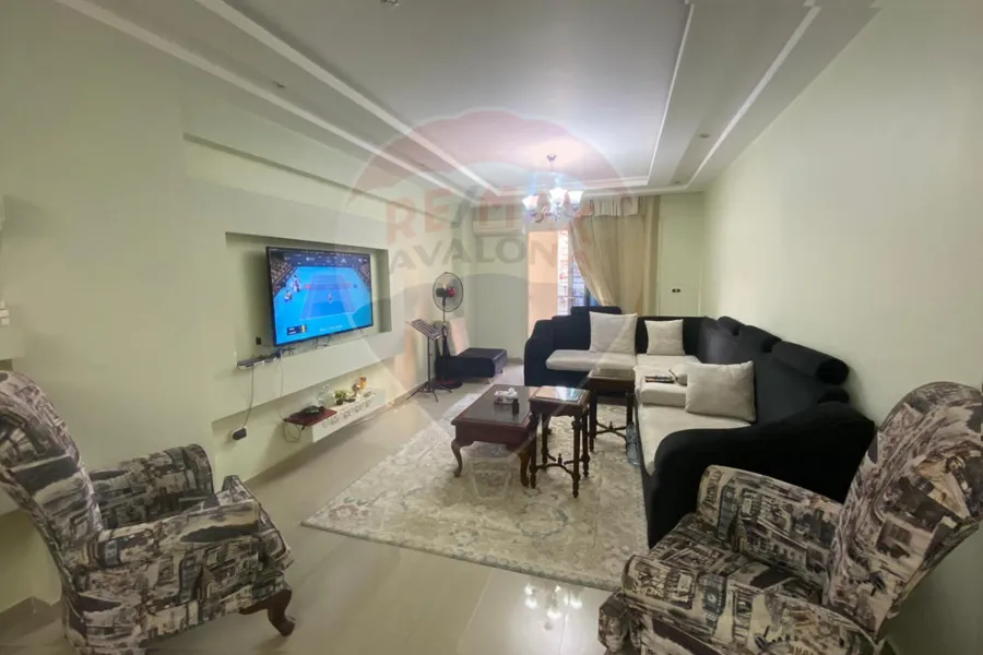 شقة للبيع 165 م كامب شيزار (ش عمر لطفي)