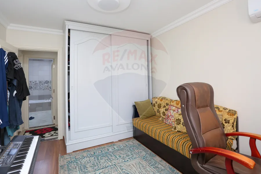 شقة للبيع 195 م كفر عبده (ميدان سانت جيني - عماره براند)