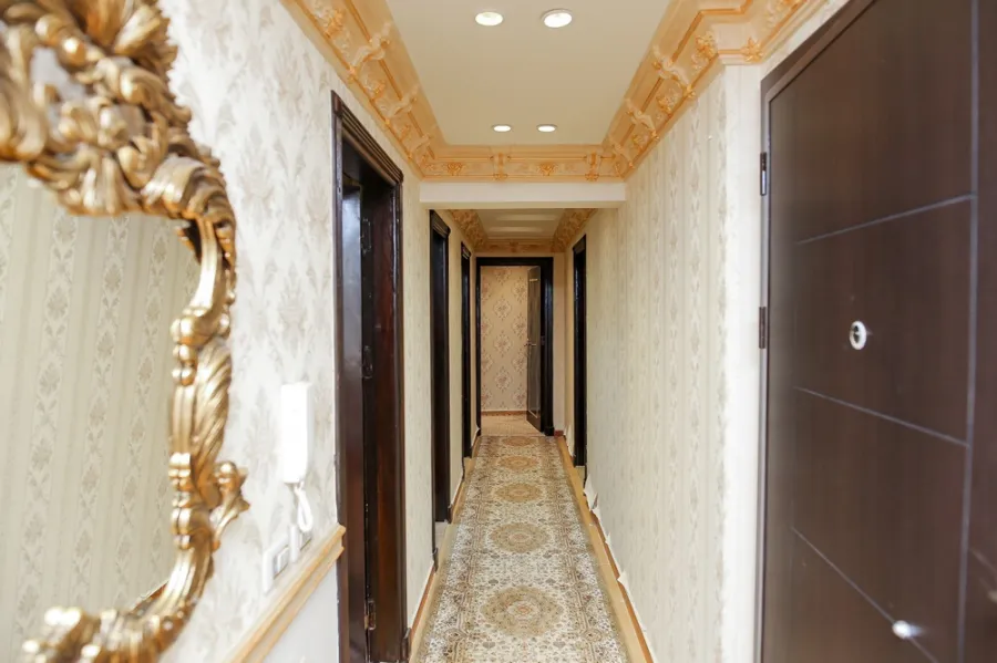 شقة للبيع 200م لوران ( ش عز العرب )