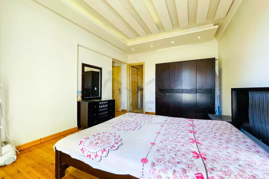 شقة للايجار 210 م سان ستيفانو (علي الترام مباشره)