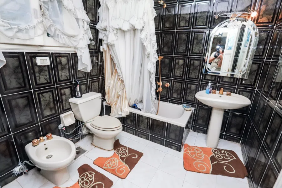 شقة للبيع 265م المندرة (أمام فندق وردة العصافرة)