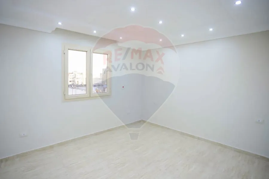 شقة للبيع 165 م سبورتنج (خطوات من البحر)