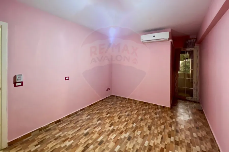 شقة للايجار 120 م  صافى ثروت (ش عبد الحميد الديب)