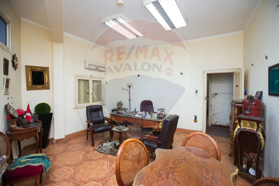 شقة إدارى للإيجار 170 م ميامى (على البحر مباشرة)