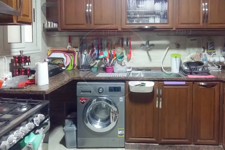 شقة للبيع 135 م المندرة (بجوار مدرسه فيوتشر للغات)