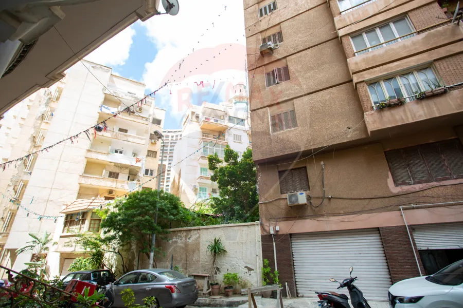 شقه إداري للإيجار 225 م سان ستيفانو (خطوات من الترام )-