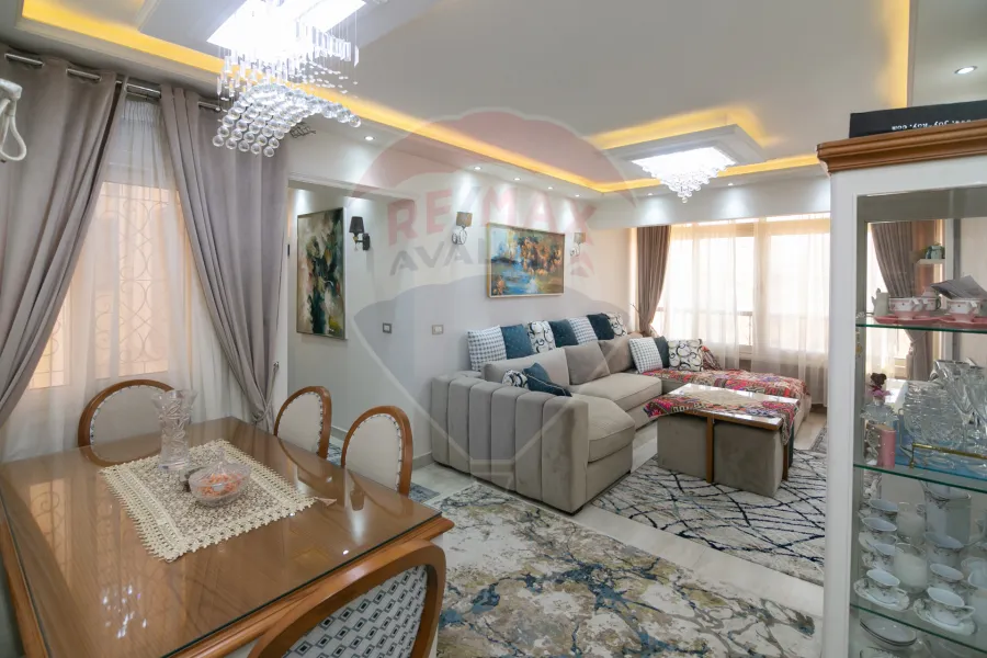 شقة للبيع 100 م  السيوف (ش جميله بو حريد)