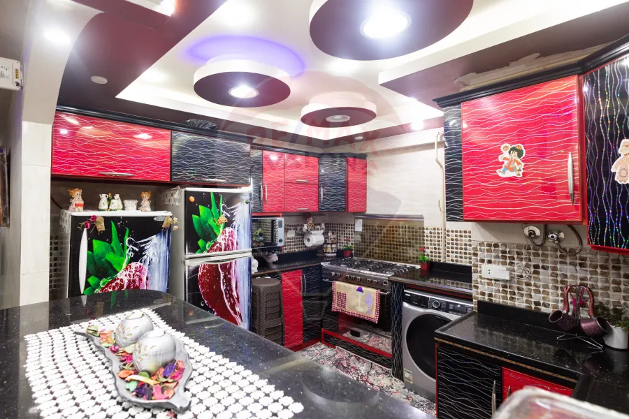 شقة للبيع 125 م محرم بك (خطوات من ش امير البحر الرئيسي)