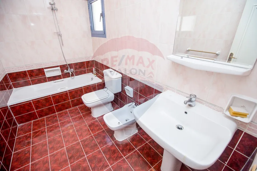 شقة للبيع 325 م وابور المياه ( فيو مفتوح علي النادي الاوليمبي وحدائق الشلالات )