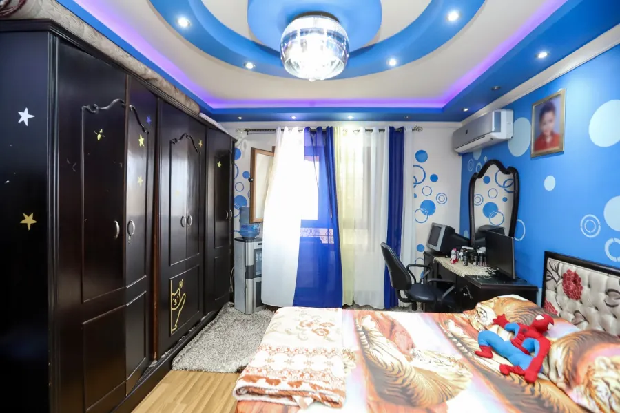 شقة للبيع 200م رشدي (متفرع من ش رشدى باشا)