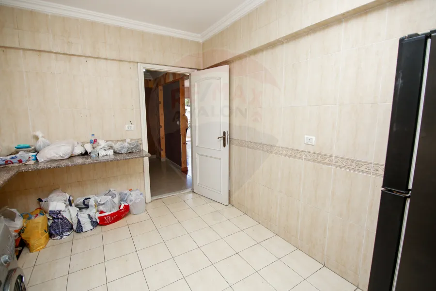 شقة للبيع 200 م سموحة (ش ادمون فريمون)