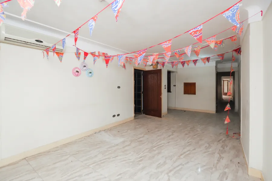 Office for Rent 200 m Sidi Beshr ( Gamal Abd El Nasser st- the Golden square )