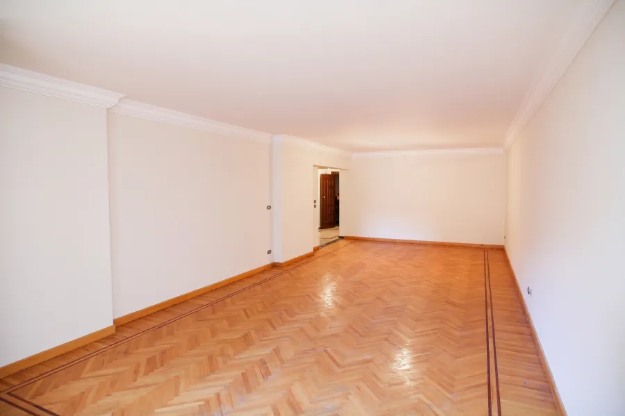 شقة للبيع 225م جناكليس (ش أبوقير - برج اوبال - السلام انتربيلد)