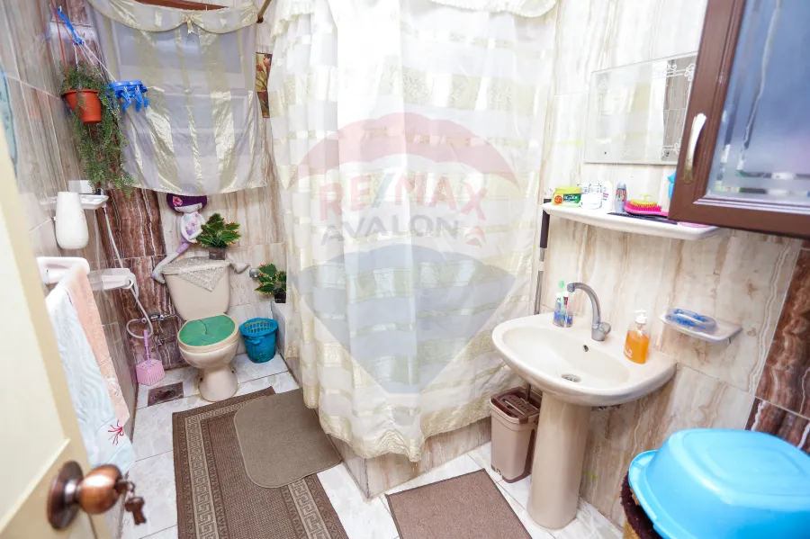 شقه للبيع 96 م كامب شيزار (خطوات من شارع كلية الهندسه)