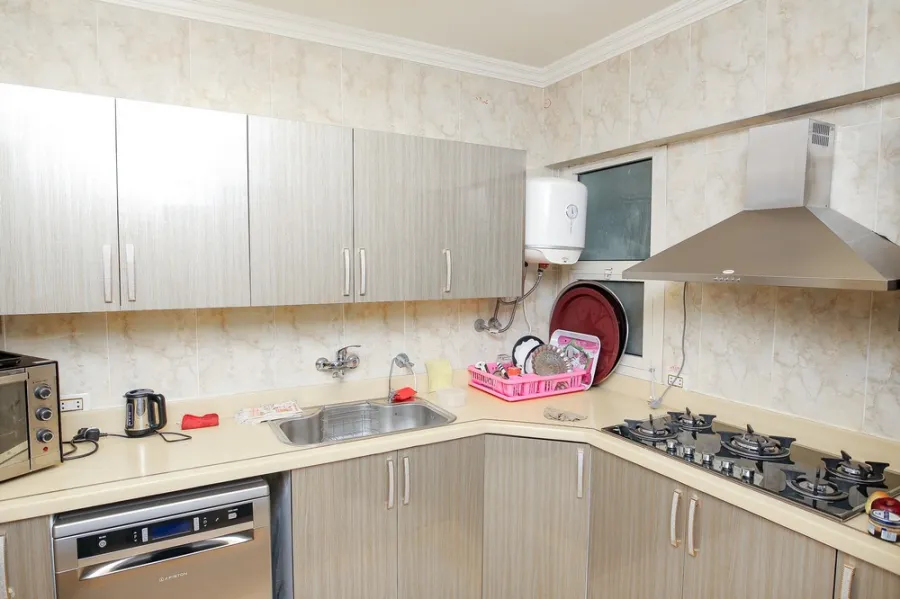 شقة للبيع 200م لوران ( ش عز العرب )