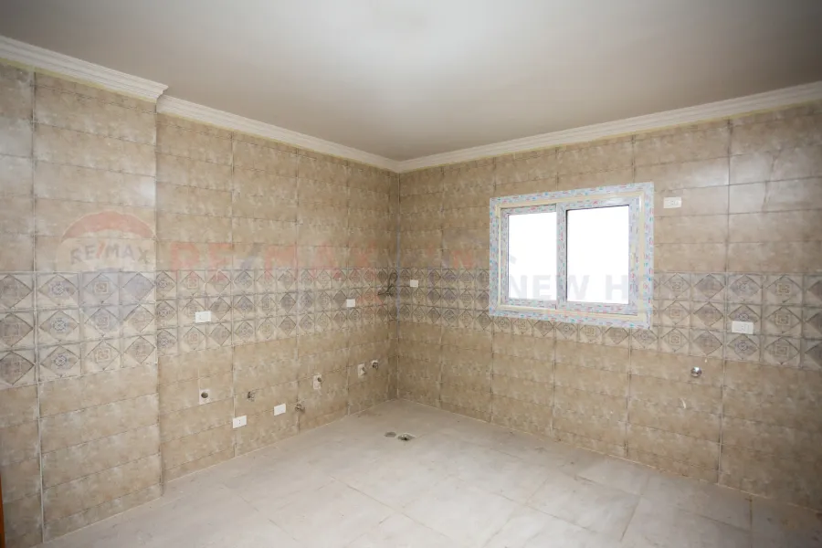 شقة للبيع 270 م ستانلي (ش عبد العزيز فهمي - برج براند) - اول سكن