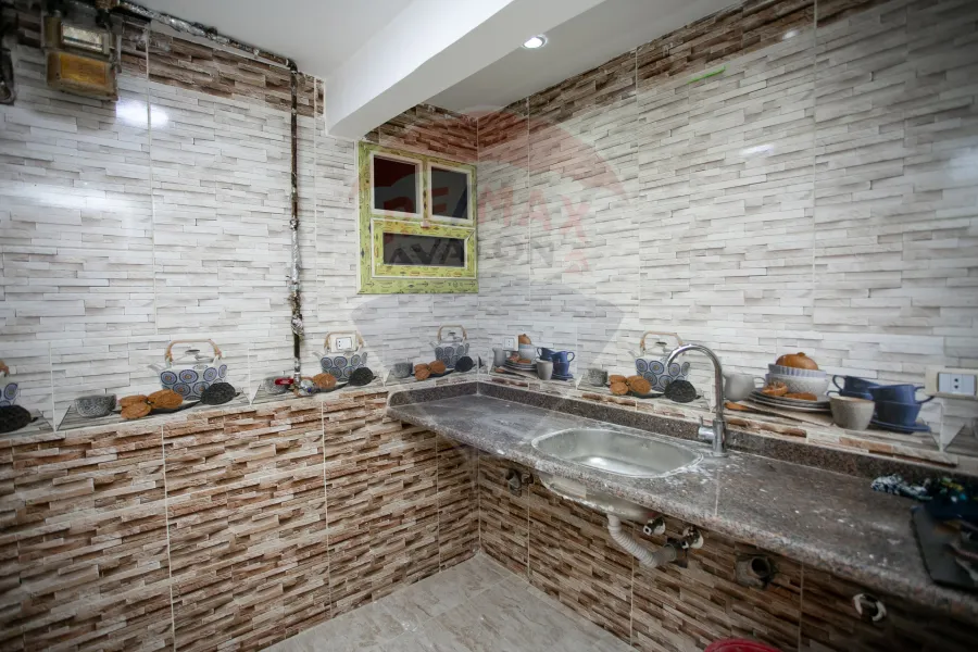 شقة للبيع 135 م ميامي (متفرع من ش جمال عبد الناصر)