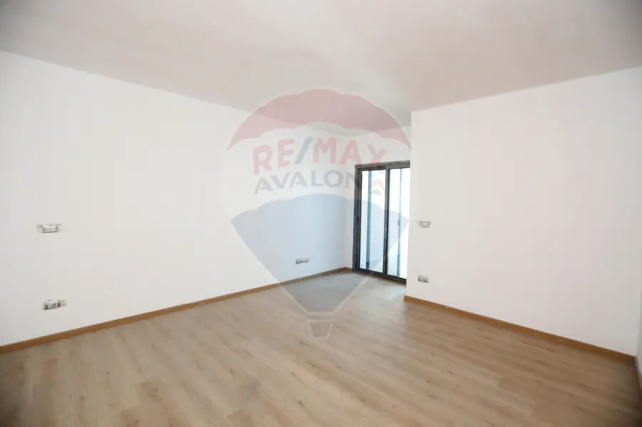 شقه للايجار 220 م سموحة (أبراج الجيش أمام نادي الجياد)