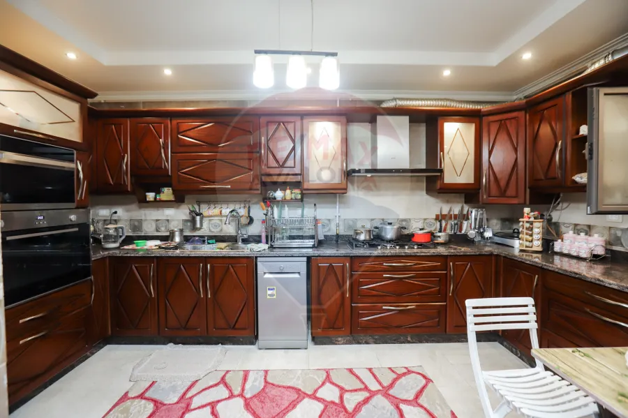 شقة للبيع 575م سموحة (ش فوزي معاذ الرئيسي)