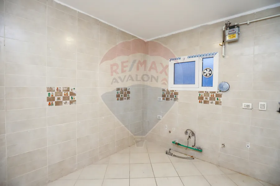 شقه للايجار 220 م  سموحه ( ابراج الجيش )