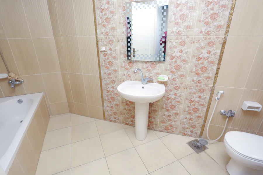 شقة مفروش إدارى للايجار 225 م سموحة (ش فوزى معاذ الرئيسي)