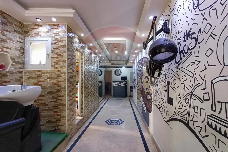 ميزان للإيجار 100 م محرم بك (ش بوالينو - على الترام مباشرة)