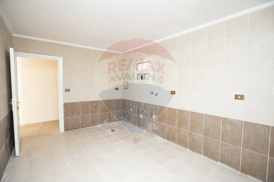 Apartment for rent 235 m Stanly (Directly on the sea )