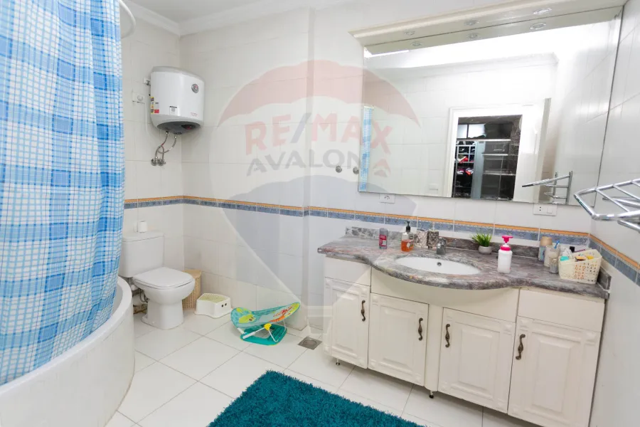 شقة للبيع 266 م سموحة (أمام فندق The Grand Plaza)