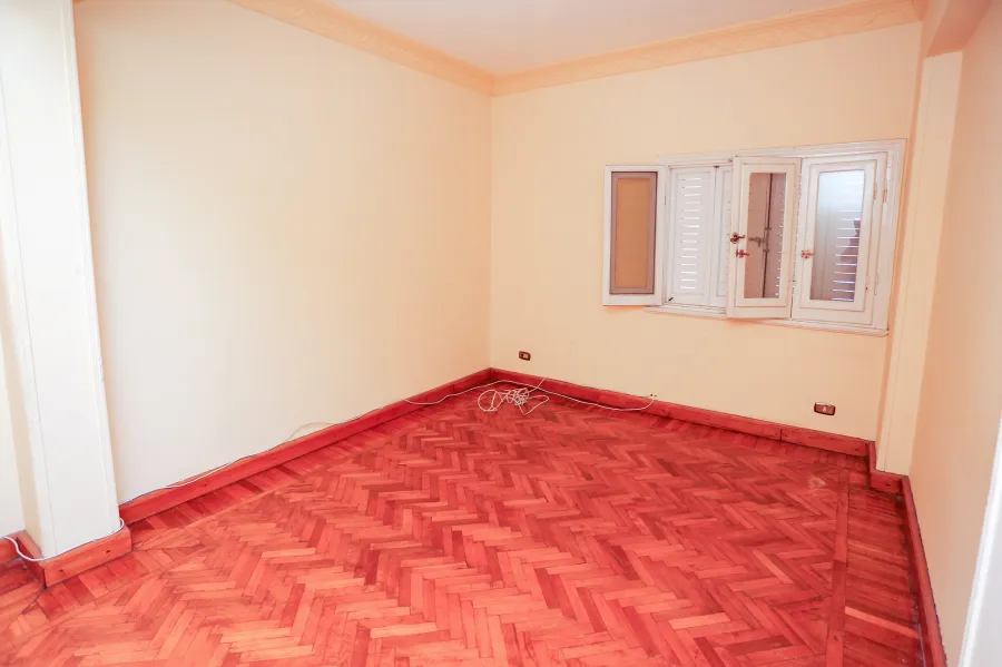 شقة للايجار 160 م كفر عبده (بجوار حديقه اللمبي)