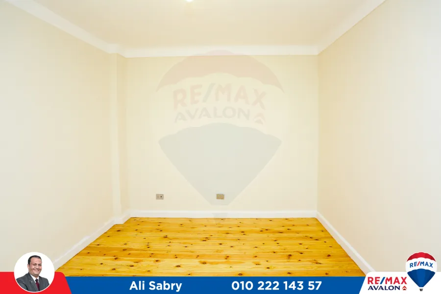 شقة للبيع 165م بسيدى جابر  (تاني نمرة من شارع ابو قير)