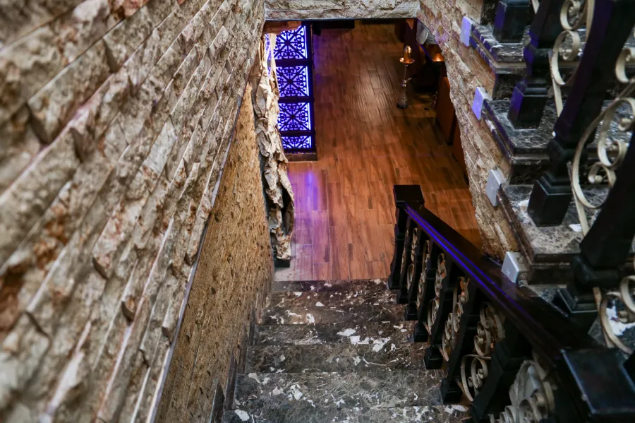 محل و ميزانين للبيع  300 م  السرايا - ( متفرع من طريق الجيش )