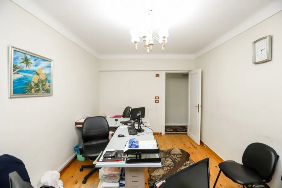 شقة للبيع 265م المندرة (أمام فندق وردة العصافرة)