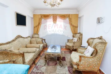 شقه للبيع 125 م كامب شيزار (خطوات من الترام وكلية الهندسة)