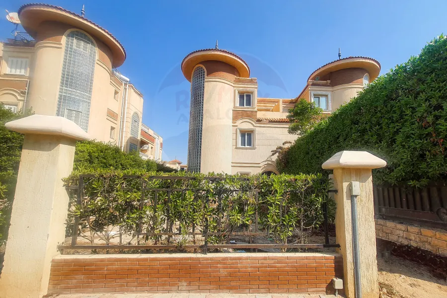 فيلا توين هاوس للبيع 296 م كينج مريوط  كومباوند رويال العروبة