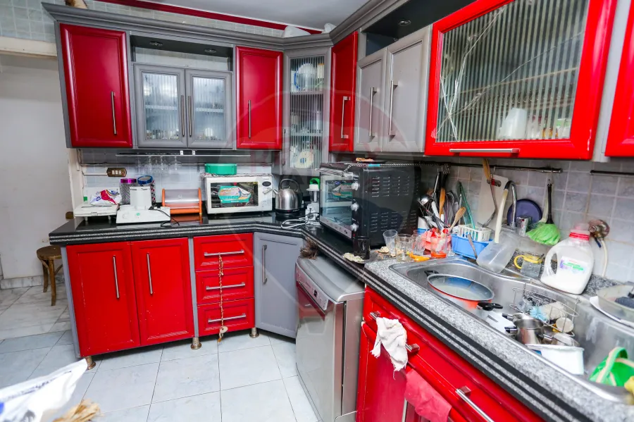 شقة للبيع 208 م لوران (احمد باشا ذو الفقار - خطوات من البحر)