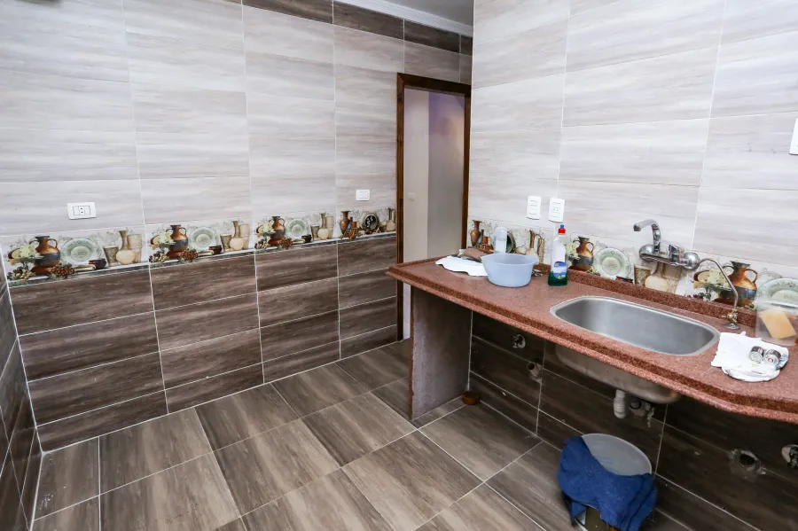 شقة للبيع 140 م لوران (ش شعراوى - خطوات من البحر)