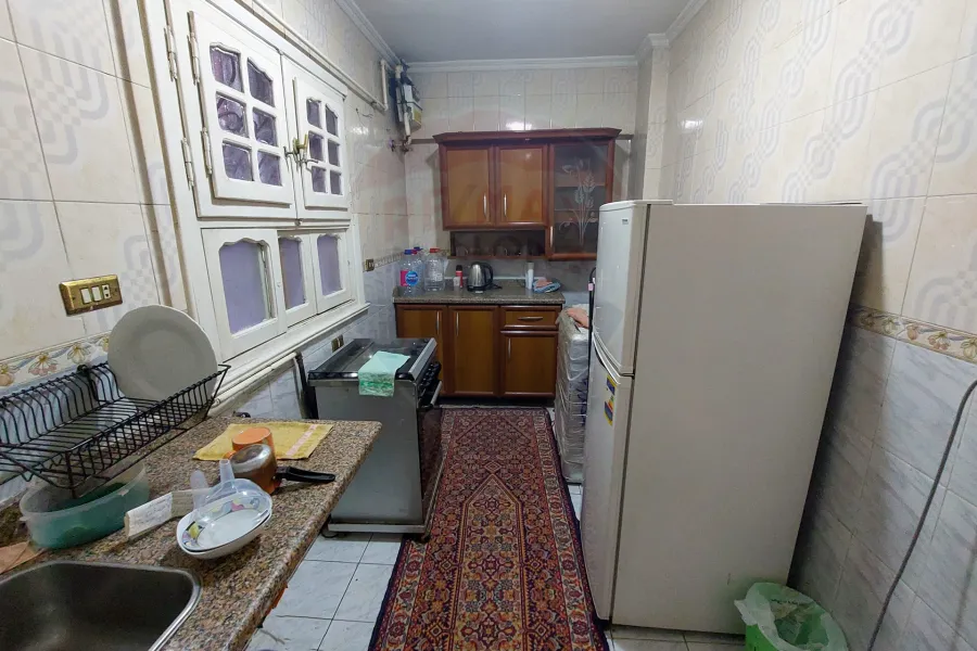 شقة للإيجار المفروش  150 م سموحة (خطوات من ميدان فيكتور عمانويل)