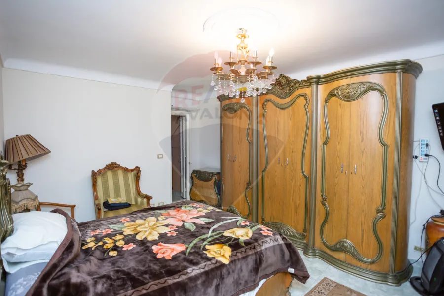 شقة للبيع 170 م السرايا (علي البحر مباشرة)