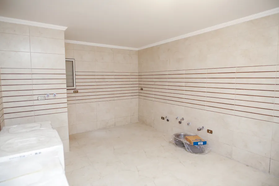 شقة للبيع 225م جناكليس (ش أبوقير - برج اوبال - السلام انتربيلد)