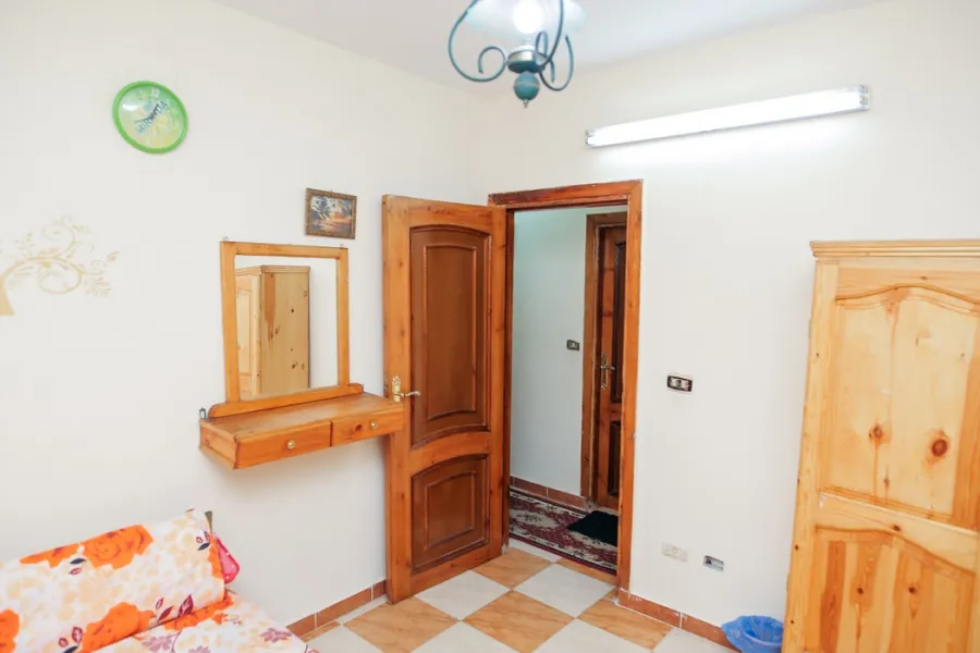 شقة للايجار مفروش 110م ميامي ( 3 نمرة من البحر )