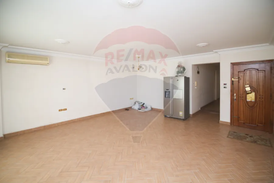 شقة للبيع 124 م سيدي جابر (ش المشير الرئيسي)