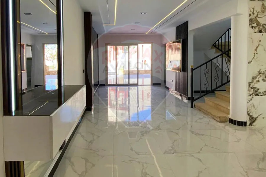 فيلا ستاند الون للبيع (بيرلا مارينا) 250 م