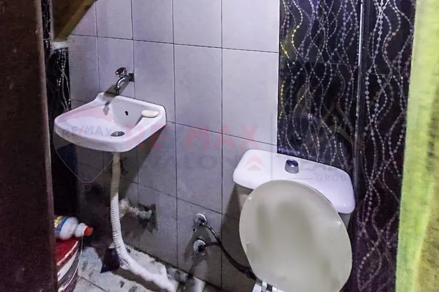 Shop for sale 40 m (intersection of Schutz St and Mortada St)