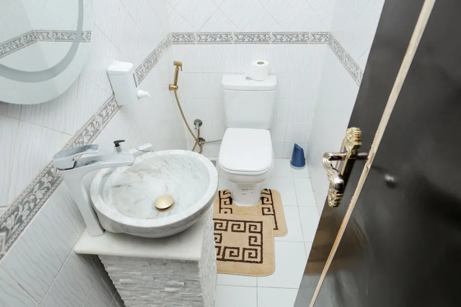 شقة للبيع 200م لوران ( ش عز العرب )