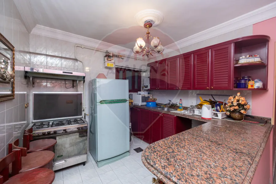 شقة للبيع 160 م جليم (ش الاذاعة  -  امام فنون جميلة)