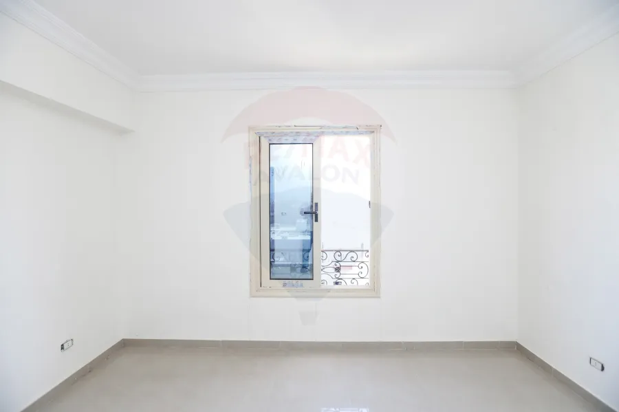 شقة للبيع 175 م سبورتنج (علي الترام مباشرة)