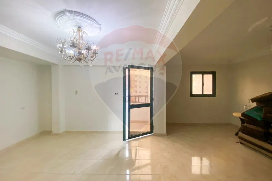 شقة دوبلكس للبيع 250 م جناكليس (علي الترام مباشرة)