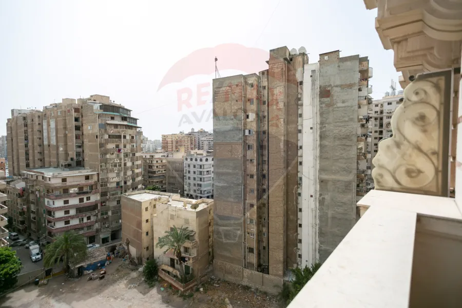 شقة للبيع 175م كفر عبده (ش سكينة بنت الحسين)